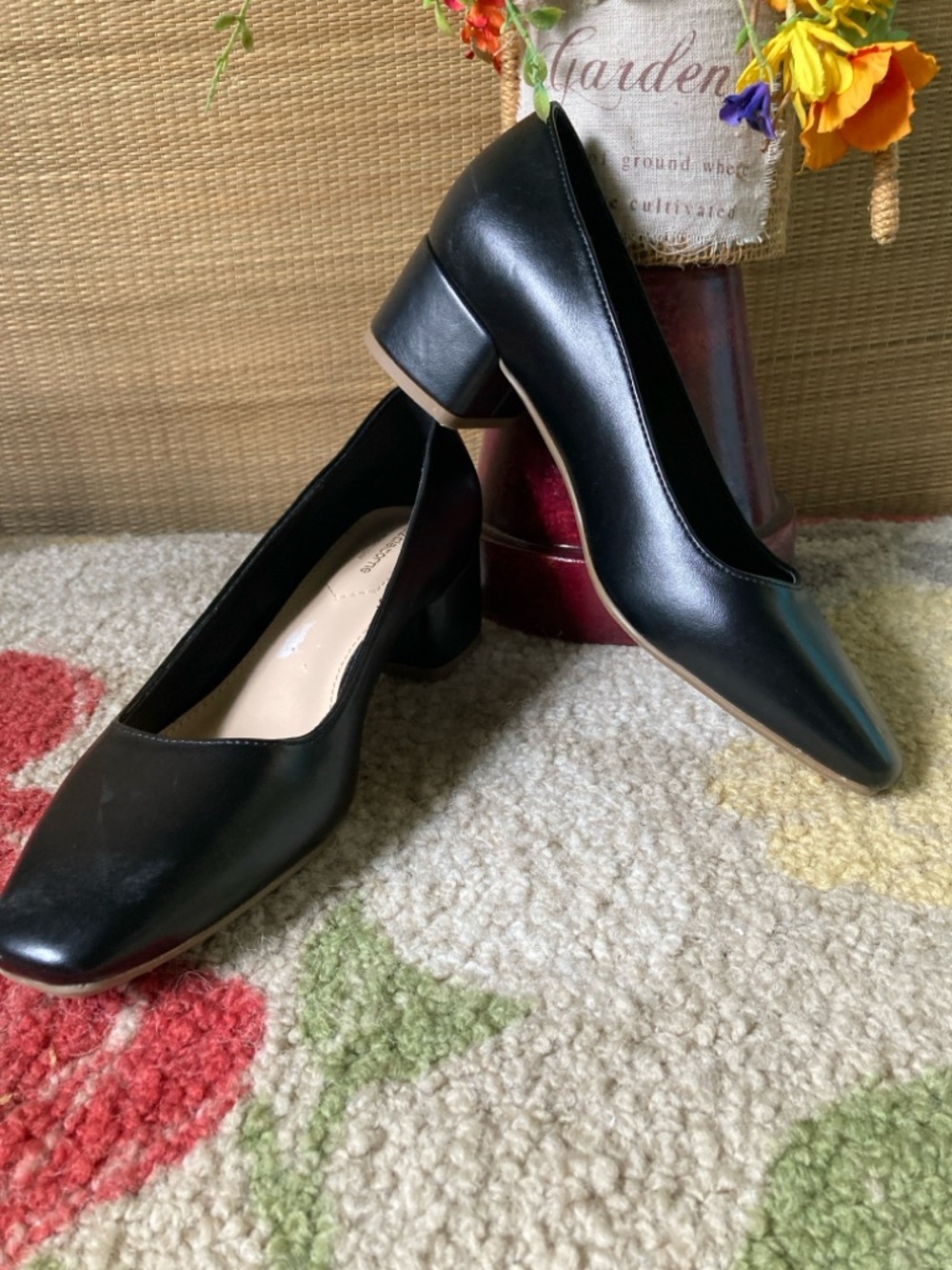 Liz Claiborne Size 8.5M Faris black block heel pumps